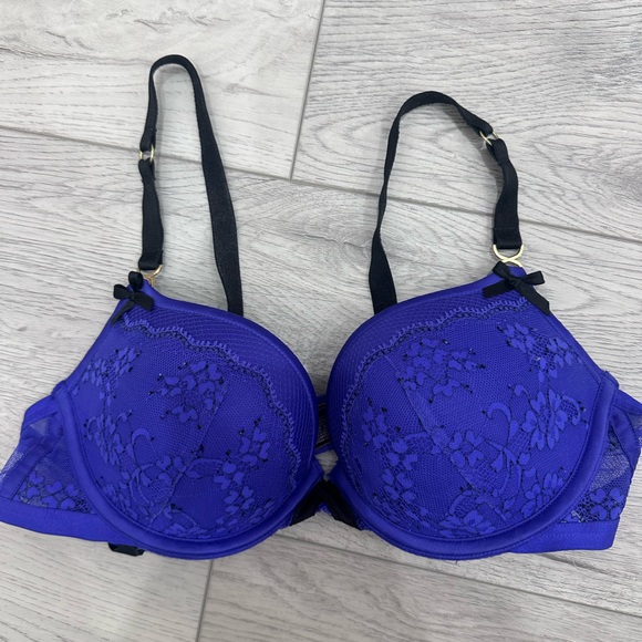 Victoria's Secret Other - Very Sexy - by Victoria's Secret Push-Up Demi Bra